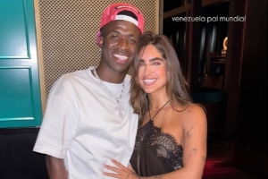 约会去了？阿斯：维尼修斯被拍到与25岁女网红一同离开夜店