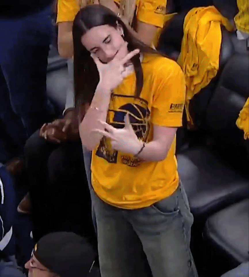 😐用对手的庆祝动作！克拉克为步行者加油时模仿布伦森的庆祝动作