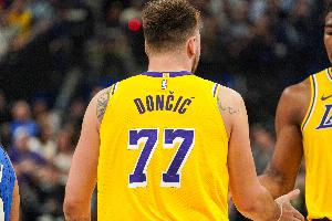 星空体育app下载-独行侠死忠：看到东契奇为我最讨厌的湖人效力 我既悲伤又恶心