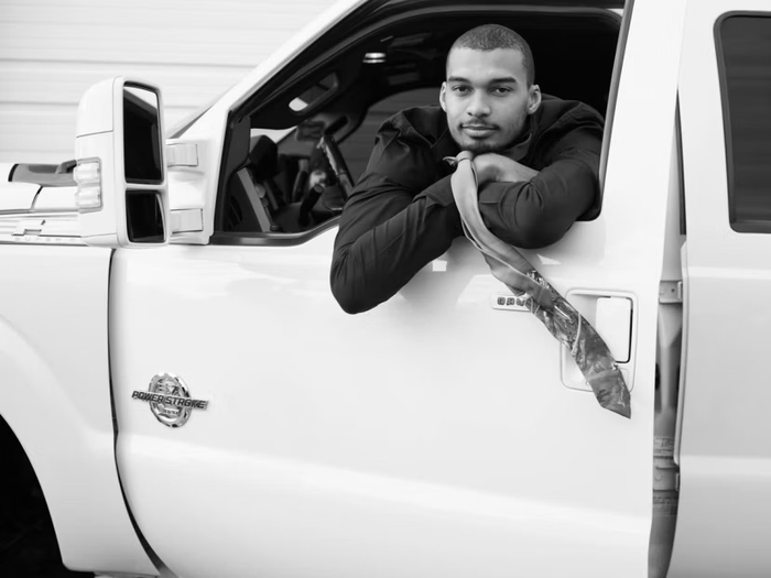 星空体育app下载-文班登上LOVE杂志：盖帽像毁掉对手的一天 学少林功夫是多年梦想|马刺|圣安东尼奥马刺队|夏洛特黄蜂队|孟菲斯灰熊|文班亚马_新浪体育_新浪新闻